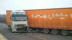 Medzi Bratislavou a Trnavou havaroval kamión. Diaľnica už je prejazdná