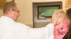 Od školáčky (12) vyžadoval orálny sex. Obvinili ďalšieho kňaza, ktorý roky pôsobil v Dolnom Kubíne