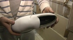 Starosta odpovedal na záhadný email. Zadarmo dostal topánky pre celú dedinu