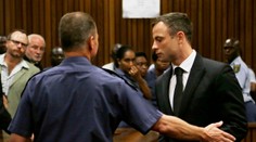 Pistorius dostal za zabitie priateľky päť rokov. Väčšinu trestu vraj strávi v domácom väzení