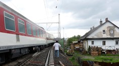 Už sprejazdnili jednu koľaj po sobotnom vykoľajení vlaku pri Trenčíne