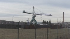 Divoká nočná zmena v bánovskom závode: Za útok stoličkou dostal muž štyri roky za mrežami