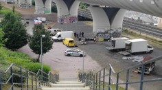 Výbuch v Prahe pri príprave nakrúcania seriálu: Rekvizitár prišiel o nohy, ďalší sa zranili