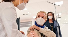 Štvrtá dávka vakcíny proti koronavírusu nezvyšuje imunitu a je prakticky zbytočná, ukázala štúdia z Izraela