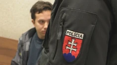 Za mladícku nerozvážnosť mu hrozí 15 rokov. Dávid si vložil na účet falošné bankovky z internetu