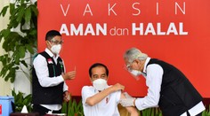 Krajina, ktorá zvolila iný postup pri očkovaní proti koronavírusu: Vakcínu najskôr dostanú mladí