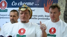 Predsedom strany Máme toho dosť! je František Oravec, rozhodol o tom snem