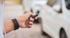 Nový trend v krádeži áut. Zlodeji si ho otvoria prostredníctvom signálu z vašich kľúčov