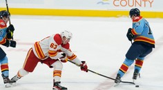 Patril k najlepším hráčom tímu, teraz ostáva na tribúne. Adam Ružička tvrdo pracuje a čaká na šancu