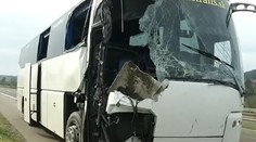 FOTO: V Srbsku havaroval autobus so slovenskými turistami. Osem zranených