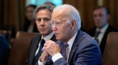 Biden oznámil novú vojenskú pomoc pre Izrael. USA vysielajú do oblasti aj lietadlovú loď