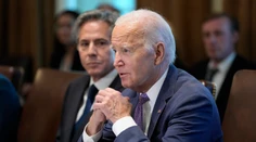 Biden oznámil novú vojenskú pomoc pre Izrael. USA vysielajú do oblasti aj lietadlovú loď