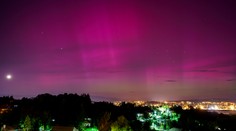 Polárnu žiaru nad Slovenskom odfotili stovky ľudí. Zuzana však na fotke zachytila ešte niečo výnimočnejšie