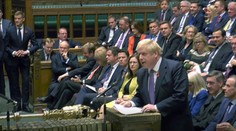 Britský parlament odmietol návrh premiéra Johnsona na termín volieb