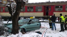 FOTO: V Prešove sa zrazil vlak s autom