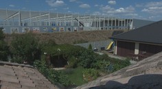 Praskajú im steny a trasú sa okná. Za rodinnými domami nečakane vyrástlo logistické centrum