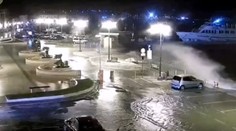 VIDEO: Dalmáciu cez víkend postihlo zlé počasie. Pobrežia miest bičovali veľké vlny