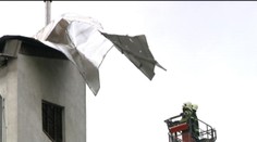 Silný vietor potrápil Michalovce. Z kostola strhol strechu