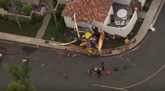 Do obytnej štvrti v Kalifornii sa zrútila helikoptéra, o život prišli traja ľudia