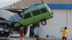 Východ Indonézie zasiahlo silné zemetrasenie, zem sa triasla aj v Taliansku