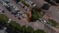 VIDEO: Pred klinikou v Izraeli sa otvorila zem, pohltila niekoľko áut