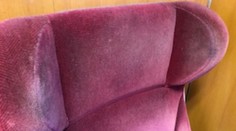 Rozhorčený cestujúci: Ak by odobrali stery z týchto sedadiel, určite by to bol zaujímavý výsledok