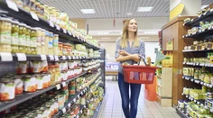Lacnejšie vianočné nákupy? Za ktoré potraviny si priplatíme a ktoré stoja menej