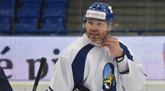 Jágr sa po roku vrátil na ľad s novou helmou, jeho Kladno zdolalo Havířov