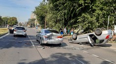 Hromadná zrážka v Bratislave: Na križovatke Trnavskej a Bajkalskej sa zrazili tri autá