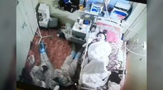 Koniec zmeny v nemocnici. Za snímkou, ktorá obletela celé Rusko, sa skrýva silný príbeh