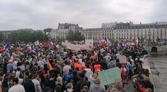 Nesúhlasia s povinným očkovaním a covidpasmi. Desiatky tisíc Francúzov tak vyšli do ulíc