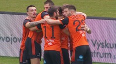 VIDEO: Ružomberok vo víťaznej eufórii. K trom bodom v Podbrezovej pomohla veľká chyba brankára