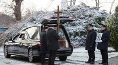 V Poľsku pochovali prvú obeť rakety, ktorá dopadla na obec Przewodów