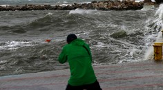 Grécko sužuje víchrica, niektoré ostrovy zostali odrezané od pevniny