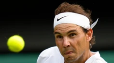 Nadal otočil nepriaznivý stav a na Wimbledone si zahrá semifinále