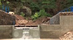 Ťažké mechanizmy pred Krásnohorskou jaskyňou vyvolali vášne. Aktuálne to tam nevyzerá veľmi prívetivo