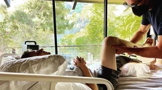 Herec Jeremy Renner si pri nehode so snežným pluhom zlomil viac ako 30 kostí
