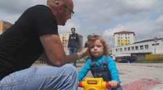 Rodiny s malými deťmi sa tešili predčasne: Rodičovský príspevok zatiaľ vyšší nebude