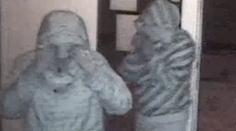 Chytili "nežných lupičov". Pri prepadoch jeden vždy "objímal" krupiérku