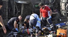 V Turecku sa vykoľajil vlak, zomrelo 27 ľudí