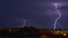 Na Slovensku zaznamenali prvé jarné búrky. Vyskytujú sa v tejto oblasti
