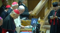 Cirkev bude k rozvedeným párom ústretovejšia. Zásadné zmeny však nečakajte