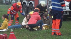 Takto vyzeralo cvičenie záchranných zložiek, ktoré zasahovali pri simulovanej dopravnej nehode