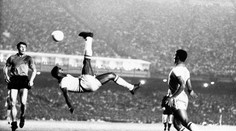 VIDEO: Nádherné góly a prekvapivé kľučky. Pozrite si dobové zábery, ktoré zachytávajú Pelého genialitu