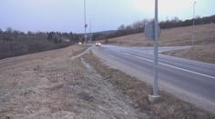 Postavili domy a teraz sa boja pustiť deti z domu pešo. Nikde v okolí nie sú autobusové zastávky