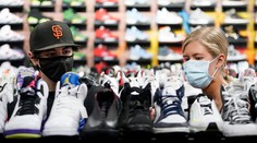 Kalifornia znova zavádza povinné rúška v interiéroch