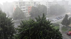 Hrozia búrky s krúpami. Meteorológovia varujú aj pred povodňou v piatich okresoch