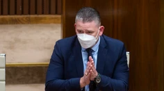 Minister vnútra Mikulec ostáva vo funkcii, opozícii sa nepodarilo ho odvolať