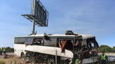 Vo Švédsku havaroval autobus plný školákov. Hlásia tri obete