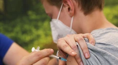 V Kalifornii plánujú zaviesť povinné očkovanie proti COVID-u pre školákov